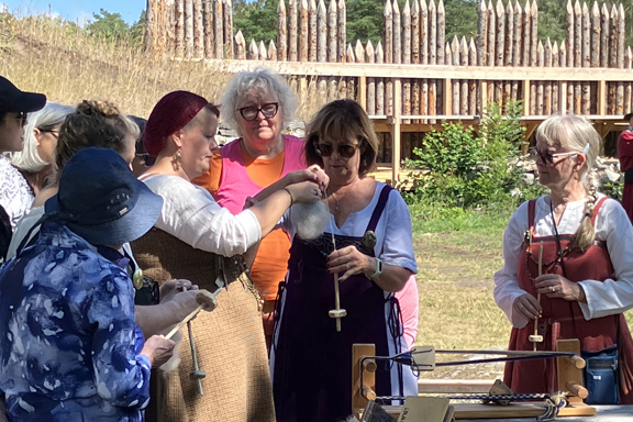 Guests learning to spin at Stavgard