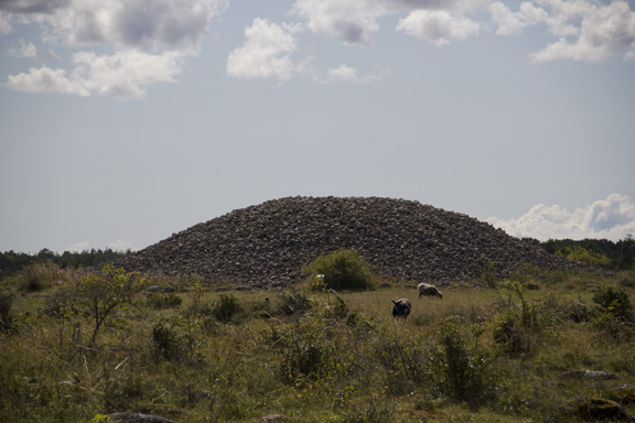 The mighty burial mound of Uggarde Rojr